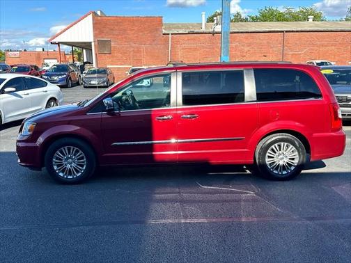 2016 Chrysler Town & Country Touring-L