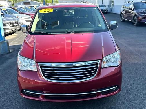 2016 Chrysler Town & Country Touring-L
