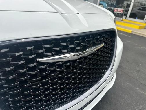 WHITE 2016 Chrysler 300 S