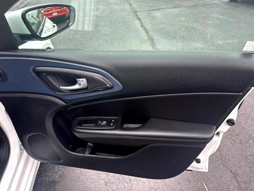 2016 Chrysler 200 S