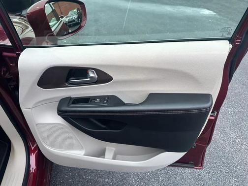 2018 Chrysler Pacifica Touring-L