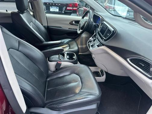 2018 Chrysler Pacifica Touring-L