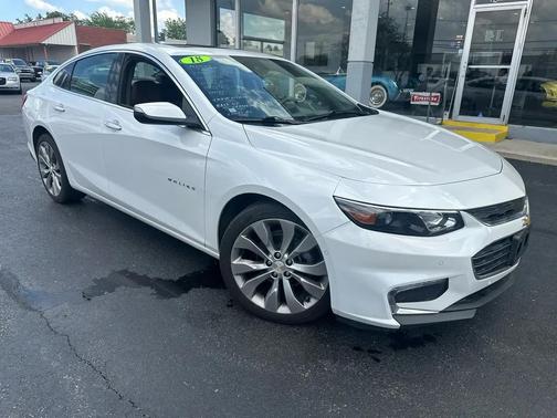 WHITE 2018 Chevrolet Malibu Premier