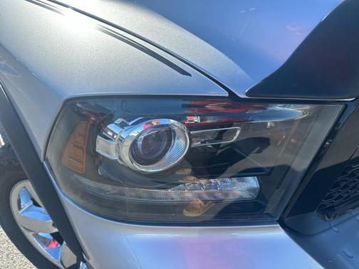 2018 RAM 1500 Night 4x4 Crew Cab 5'7'' Box *Ltd Avail*