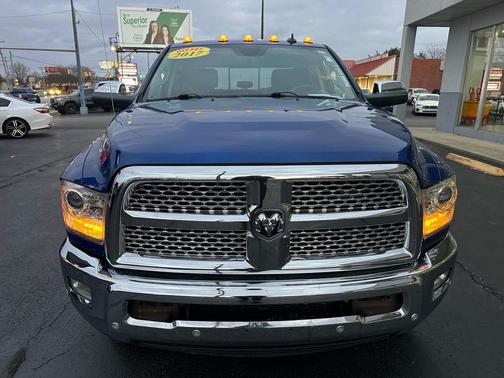 2017 RAM 2500 Laramie 4x4 Crew Cab 8' Box