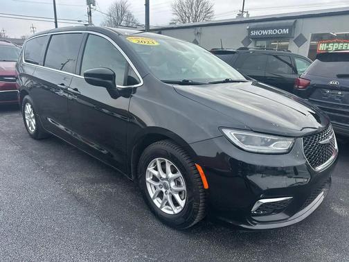 2023 Chrysler Pacifica Touring