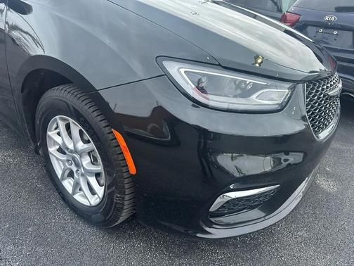 2023 Chrysler Pacifica Touring