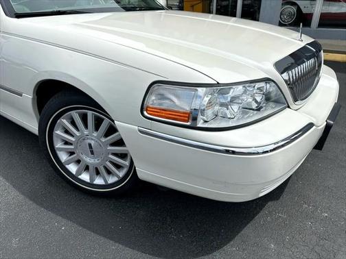 2004 Lincoln Town Car 4dr Sdn Ultimate