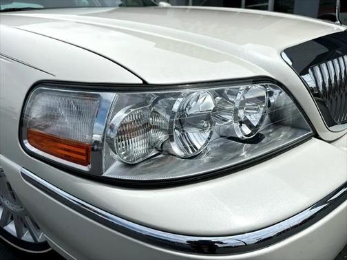 2004 Lincoln Town Car 4dr Sdn Ultimate