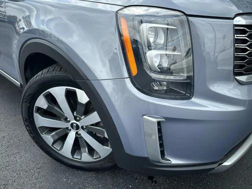 SILVER 2021 Kia Telluride EX AWD 3rd Row Seating