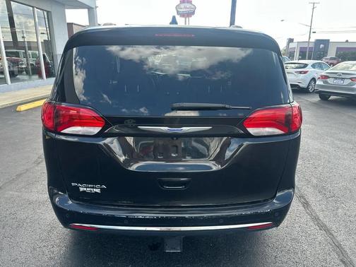 BLACK 2018 Chrysler Pacifica Touring-L