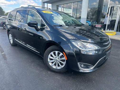 BLACK 2018 Chrysler Pacifica Touring-L