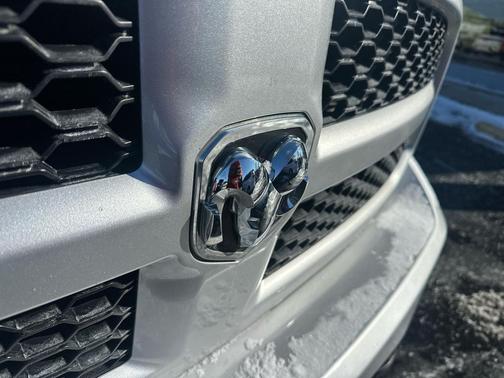 2014 RAM 1500 4WD Quad Cab Outdoorsman