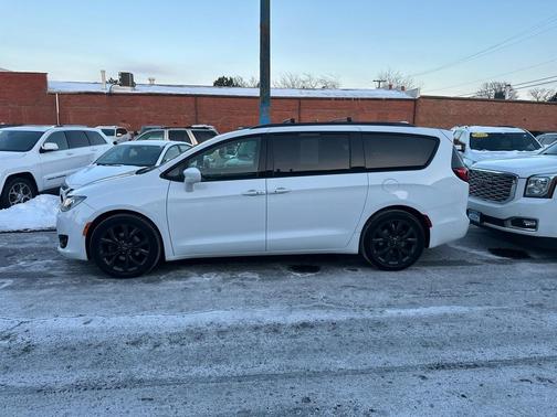 2019 Chrysler Pacifica Touring-L Plus