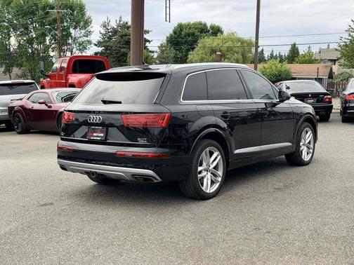 Ink Blue Metallic 2017 Audi Q7 3.0T Prestige