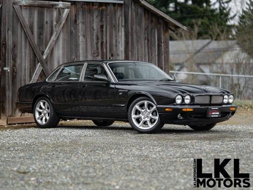 2000 Jaguar XJR Base 4dr Supercharged Sedan