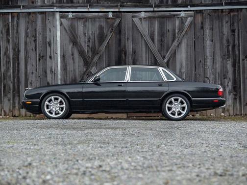 2000 Jaguar XJR Base 4dr Supercharged Sedan