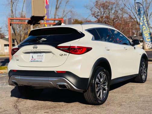 2017 INFINITI QX30 Base