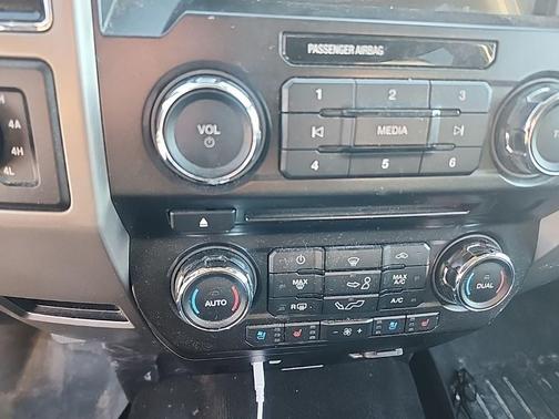 Oxford White 2018 Ford F-150 Lariat