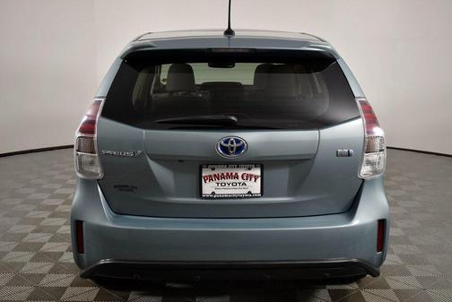 2015 Toyota Prius v Five
