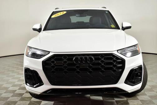 Arkona White 2024 Audi Q5 e 55 S line Premium Plus