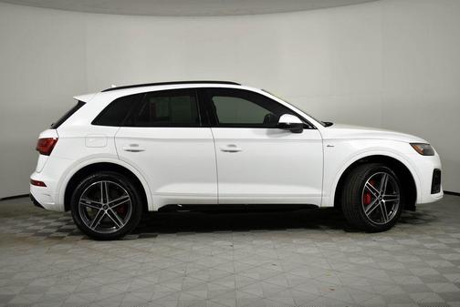 Arkona White 2024 Audi Q5 e 55 S line Premium Plus