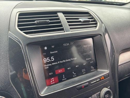 Magnetic 2019 Ford Explorer XLT