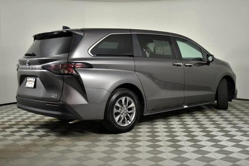 2024 Toyota Sienna XLE 7 Passenger