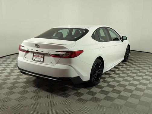 Ice 2025 Toyota Camry SE