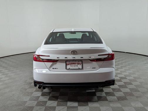 Ice 2025 Toyota Camry SE