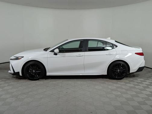 Ice 2025 Toyota Camry SE