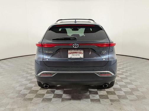 Coastal Gray Metallic 2021 Toyota Venza XLE
