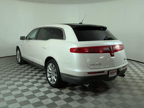 White Platinum Metallic Tri-Coat 2010 Lincoln MKT 4dr Wgn 3.7L FWD