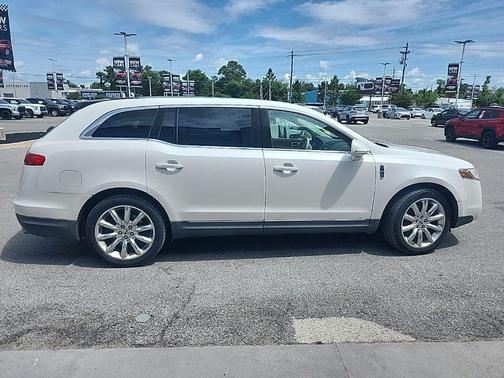 White Platinum Metallic Tri-Coat 2010 Lincoln MKT 4dr Wgn 3.7L FWD