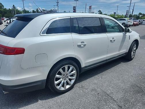 White Platinum Metallic Tri-Coat 2010 Lincoln MKT 4dr Wgn 3.7L FWD
