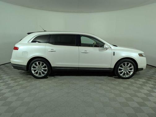 White Platinum Metallic Tri-Coat 2010 Lincoln MKT 4dr Wgn 3.7L FWD