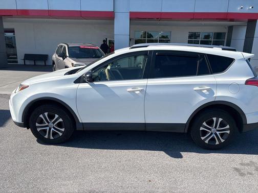 Super White 2018 Toyota RAV4 LE