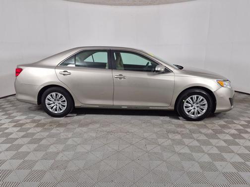 Creme Brulee Mica 2014 Toyota Camry LE