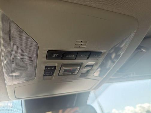 Ice Cap 2024 Toyota RAV4 Hybrid XLE