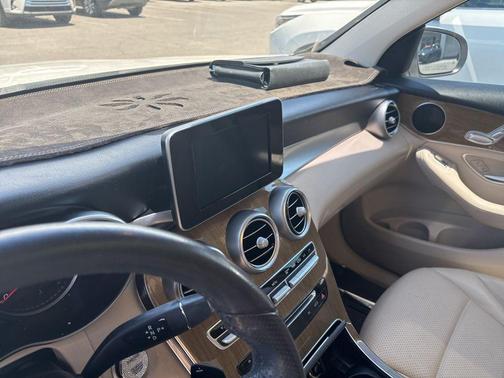 Polar White 2018 Mercedes-Benz GLC 300 Base