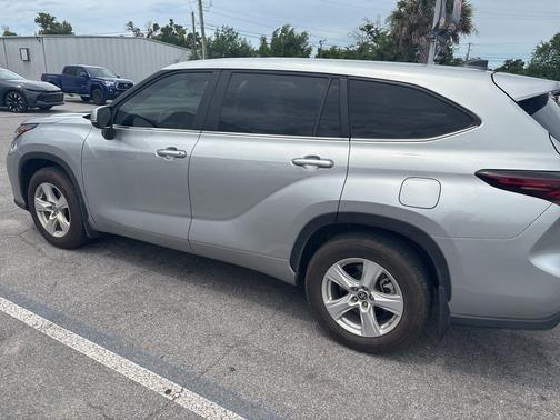 Celestial Silver Metallic 2024 Toyota Highlander LE