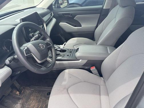 Celestial Silver Metallic 2024 Toyota Highlander LE