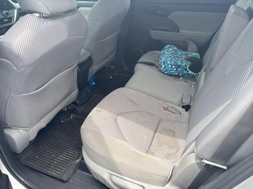 Celestial Silver Metallic 2024 Toyota Highlander LE