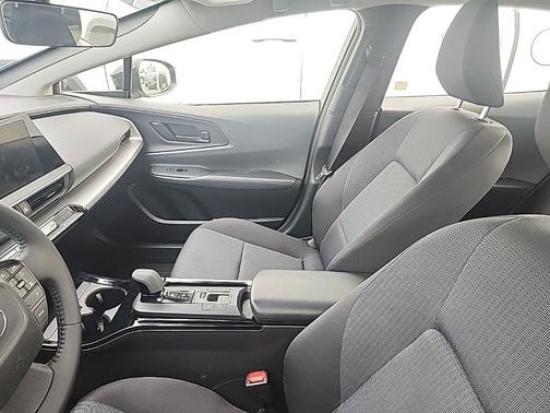 Pearl 2025 Toyota Prius LE