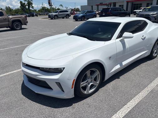 Summit White 2018 Chevrolet Camaro 1LT