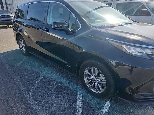 Midnight Black Metallic 2021 Toyota Sienna LE