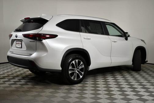 2024 Toyota Highlander Hybrid XLE