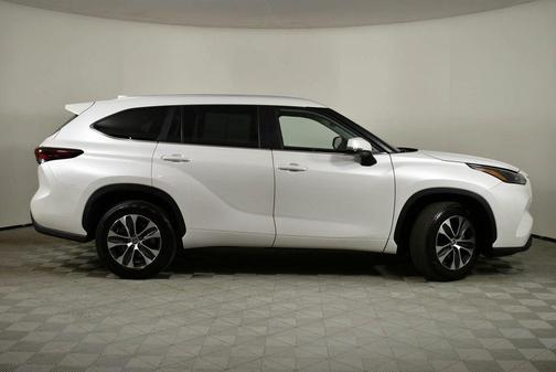 2024 Toyota Highlander Hybrid XLE