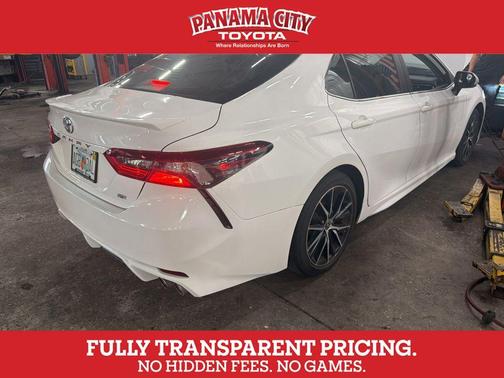 Ice 2023 Toyota Camry SE
