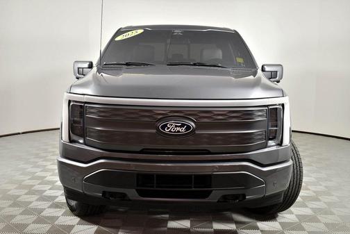 2025 Ford F-150 Lightning LARIAT